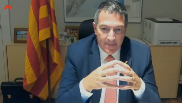 El conseller de Interior de la Generalitat, Miquel Smper, durante la comisión de Interior del Parlament