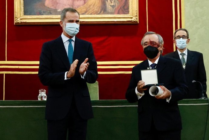 El Rey preside el acto de entrega de la 'Medalla Echegaray 2018' a Mariano Barbacid