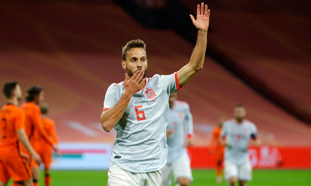 Sergio Canales celebra el gol con España ante Países Bajos