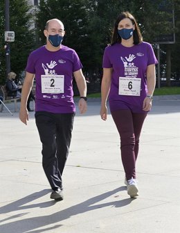 La alcaldesa de Santander, Gema Igual, con la camiseta de la carrera