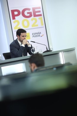 El ministro de Consumo, Alberto Garzón,comparece en rueda de prensa posterior al Consejo de Ministros en Moncloa, Madrid (España), a 3 de noviembre de 2020.