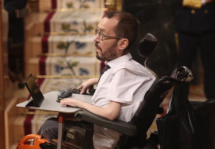 El portavoz de Unidas Podemos en el Congreso, Pablo Echenique, interviene en el Congreso de los Diputados durante la segunda jornada del debate de los Presupuestos Generales para 2021, en Madrid (España), a 12 de noviembre de 2020.   