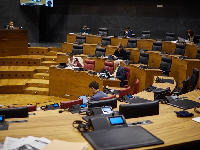 Vista general del pleno del Parlamento de Navarra