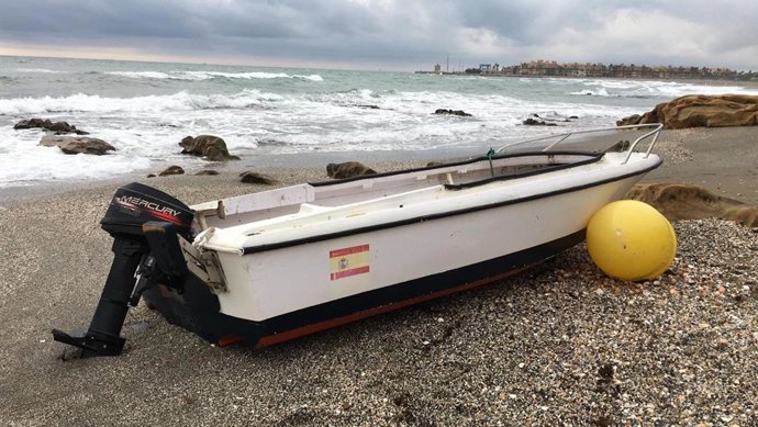 Embarcación en la que viajaban los dos detenidos tras repostar una narcolancha
