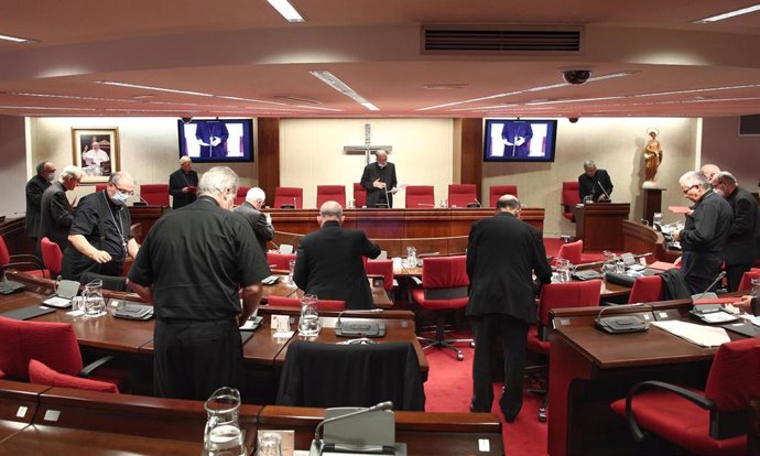El presidente de la Conferencia Episcopal Española (CEE), el cardenal Juan José Omella, en  una reunión del órgano en la Casa de la Iglesia, en Madrid (España) a 6 de julio de 2020. 