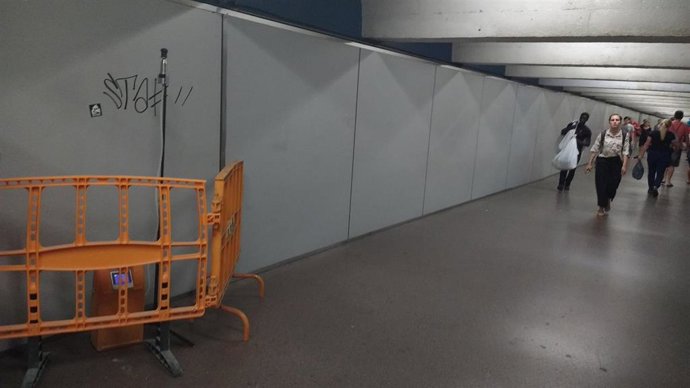 El pasillo que conecta la L3 y la L4 de la estación de Metro de Passeig de Grcia