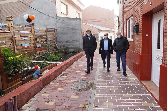 Visita a la calle Peninsular tras su reurbanización.
