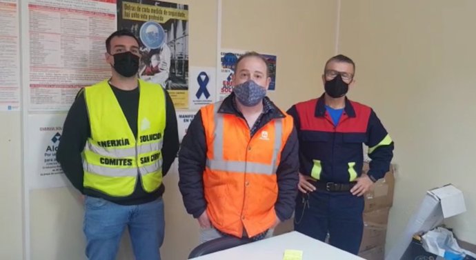 El presidente del comité de Alcoa, en el centro