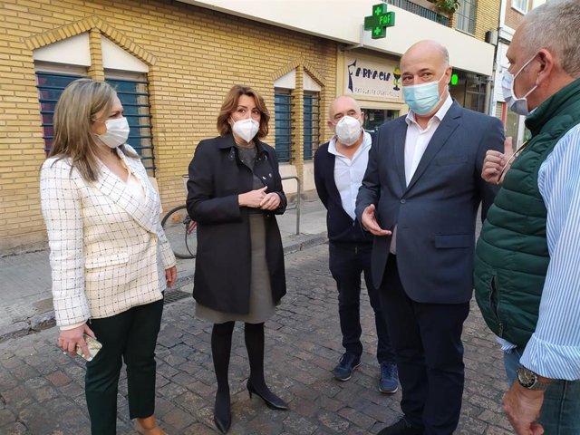 Susana Díaz con responsables de Comercio Andalucía y dirigentes de su partido en Córdoba.