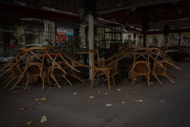 Terrassa d'un bar tancat per les noves restriccions. Barcelona, Catalunya (Espanya) 20 d'octubre del 2020. 