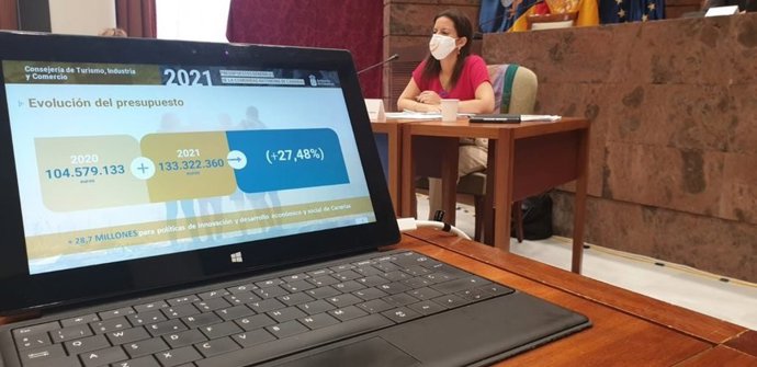 La consejera de Turismo del Gobierno de Canarias, Yaiza Castilla, en la presentación de los presupuestos en comisión parlamentaria
