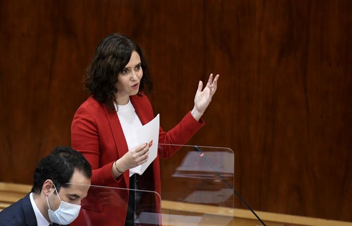 La presidenta de la Comunidad de Madrid, Isabel Díaz Ayuso, interviene durante una sesión de control al Gobierno en la Asamblea de Madrid (España), a 12 de noviembre de 2020. El Gobierno regional informará este jueves en el Pleno de la Asamblea de Madri