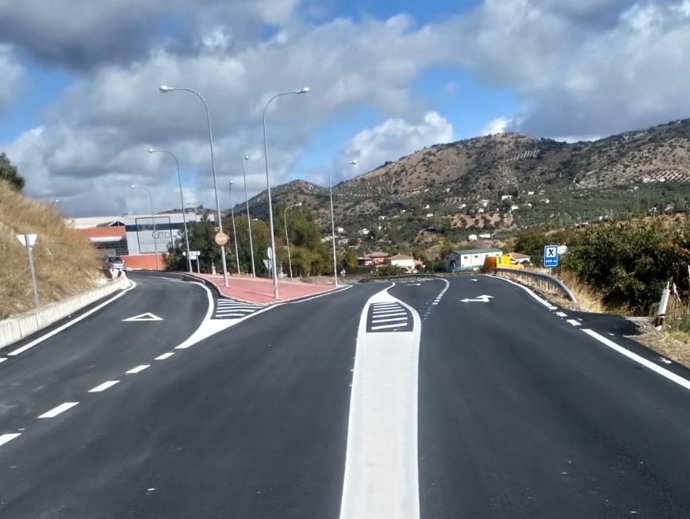 El acceso al Polígono Industrial La Vega de Priego de Córdoba tras las obras de mejora
