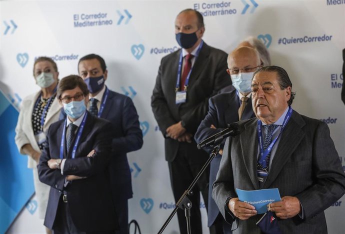 El presidente de AVE, Vicente Boluda, interviene durante el acto empresarial 'Acelerar el Corredor. Activar todo un país' por el Corredor Mediterráneo, en Valencia.