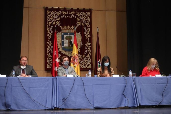 El concejal del distrito de Latina, Alberto Serrano; el alcalde de Madrid, José Luis Martínez-Almeida; la vicealcaldesa de la capital, Begoña Villacís, y la portavoz del Gobierno municipal, Inmaculada Sanz.