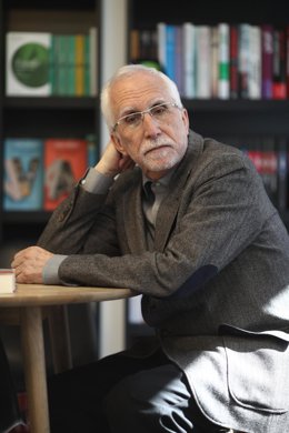 El escritor Luis Mateo Díez