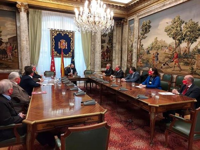 Representantes del sector hostelero en la Delegación del Gobierno