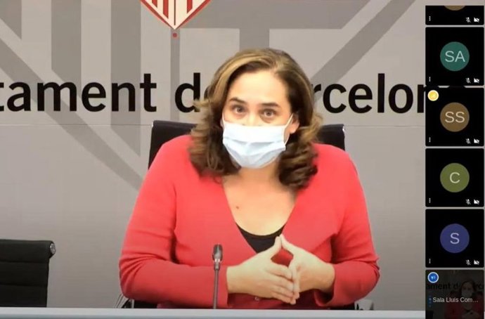 La alcaldesa de Barcelona, Ada Colau, en rueda de prensa