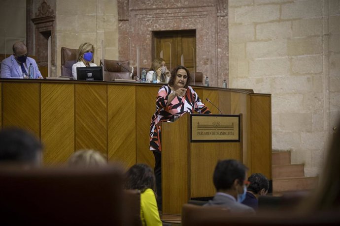 La portavoz adjunta del grupo parlamentario Adelante Andalucía, Ángela Aguilera, durante su intervención en el Debate sobre el Estado de la Comunidad en el Parlamento andaluz.En Sevilla (Andalucía, España), a 20 de octubre de 2020.