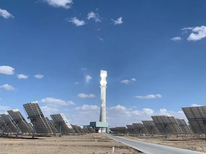 Torre Termosolar Luneng Haixi en China, cuyo escudo térmico ha ejecutado Refractaris.