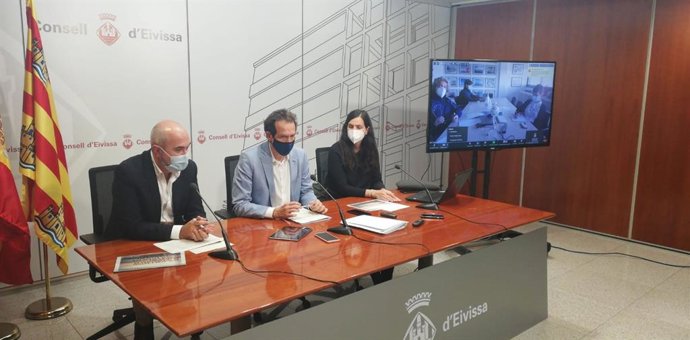 El conseller Marc Pons presenta un estudio sobre el litoral de Ibiza