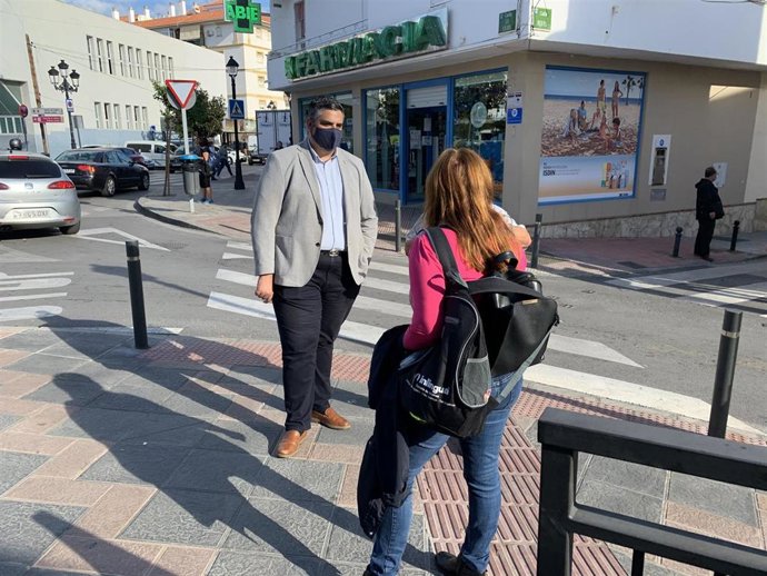 El alcalde de Mijas, Josele González, en calle La Union