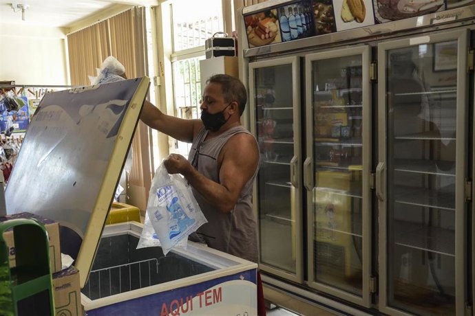 Una panadería afectada por el apagón en Macapá, Brasil