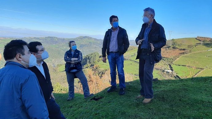 Representantes de Ciudadanos visitan el Castillo de Tudela, en Olloniego