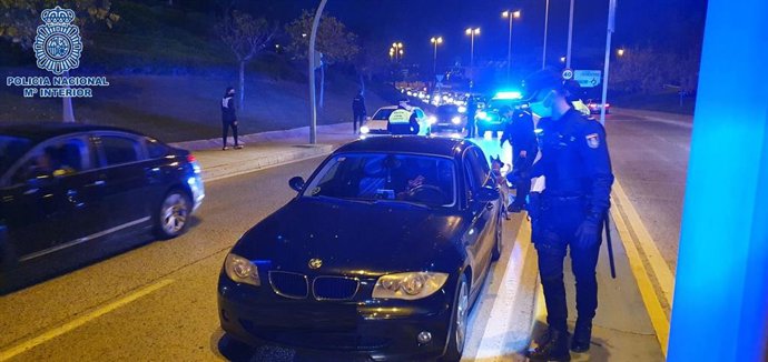Control policial donde fue interceptado un coche con 10 pastillas de hachís