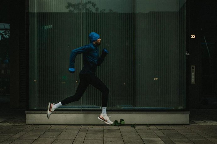 Gore-Tex lanza la chaqueta de invierno R5 Infinium Mythos para los duros entrenamientos del invierno