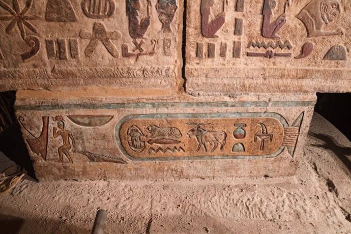 Detalle de los colores originales recuperados en el templo de Esna