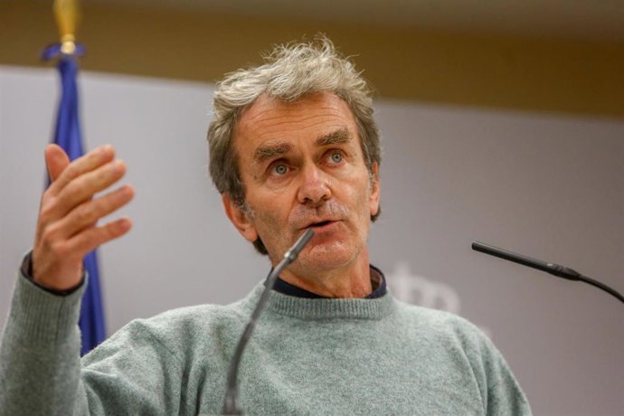El director del Centro de Coordinación de Alertas y Emergencias Sanitarias (CCAES), Fernando Simón, ofrece una rueda de prensa para informar sobre la evolución de la pandemia de coronavirus, en el Ministerio de Sanidad, Madrid (España), a 10 de noviembr