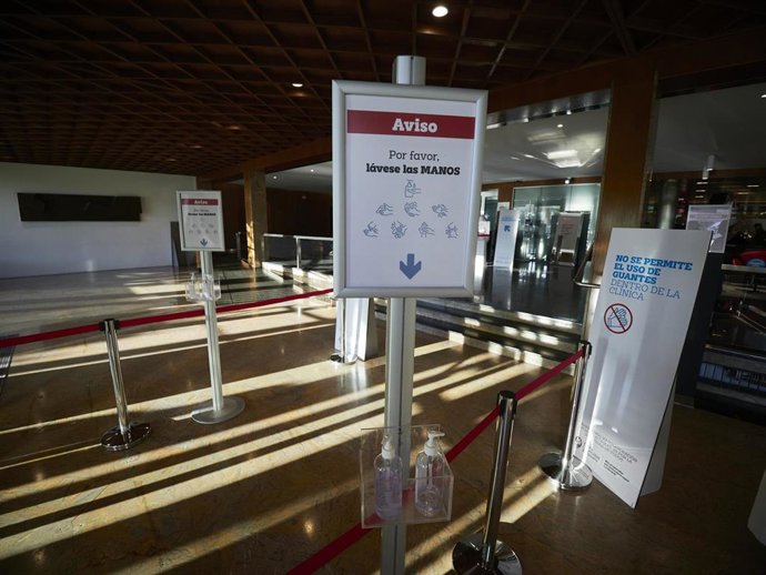 Medidas de prevención contra la Covid en un edificio público.