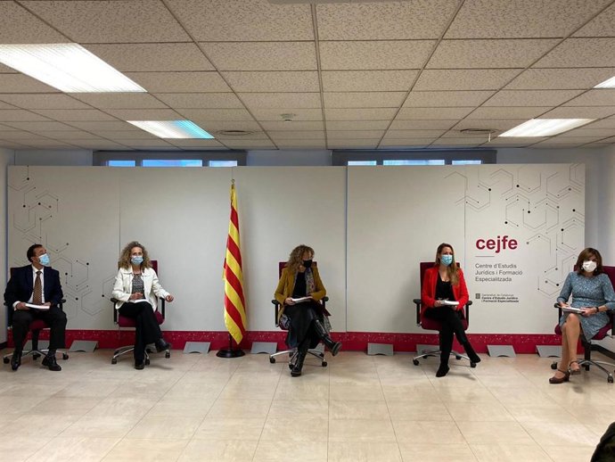 Presentación de la Guía de buenas prácticas en materia de acuerdo extrajudicial de pagos con la consellera E.Capella, la decana del Icab M.E.Gay, la jueza decana de Barcelona M.Caso y el secretario de gobierno del TSJC J.Martínez. 12 de noviembre de 2020