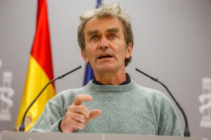 El director del Centro de Coordinación de Alertas y Emergencias Sanitarias (CCAES), Fernando Simón, ofrece una rueda de prensa para informar sobre la evolución de la pandemia de coronavirus, en el Ministerio de Sanidad, Madrid (España), a 10 de noviembr
