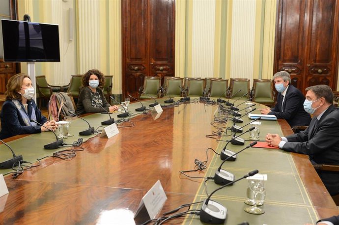 Planas se reúne con la presidenta de la Real Academia de Gastronomía para revisar relaciones institucionales