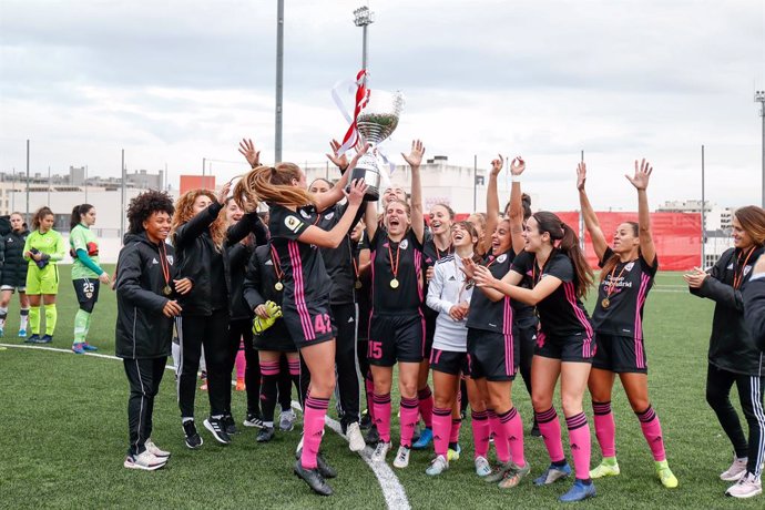 Yasmin Mrabet of Madrid CFF enjoy the Champions trophy with her teammates during the I Trophy Villa de Vallecas women football match played between Rayo Vallecano Femenino and Madrid CFF at Ciudad Deportiva Rayo Vallecano on March 08, 2020 in Madrid, Sp