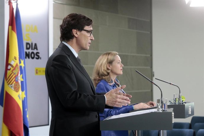 La vicepresidenta tercera del Gobierno y ministra de Asuntos Económicos, Nadia Calviño, y el ministro de Sanidad, Salvador Illa, comparecen en rueda de prensa para informar sobre la última hora de la crisis del coronavirus en España, en Madrid (España) 