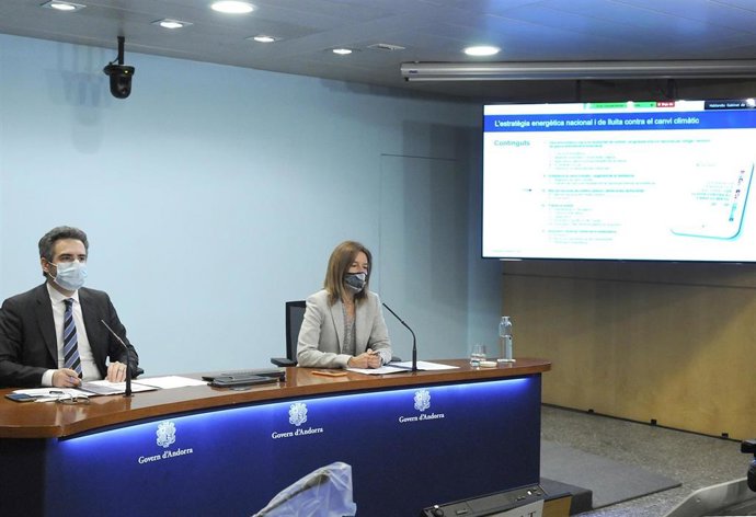 El ministro de Finanzas, Eric Jover, y la ministra de Medio Ambiente, Agricultura y Sostenibilidad, Sílvia Calvó