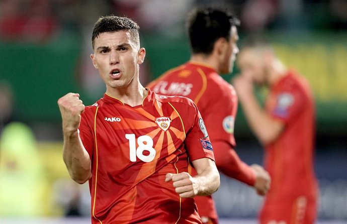 Vlatko Stojanovski celebra el pase de Macedonia a la Eurocopa