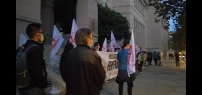 Protesta contra los recortes de plazas en la UV