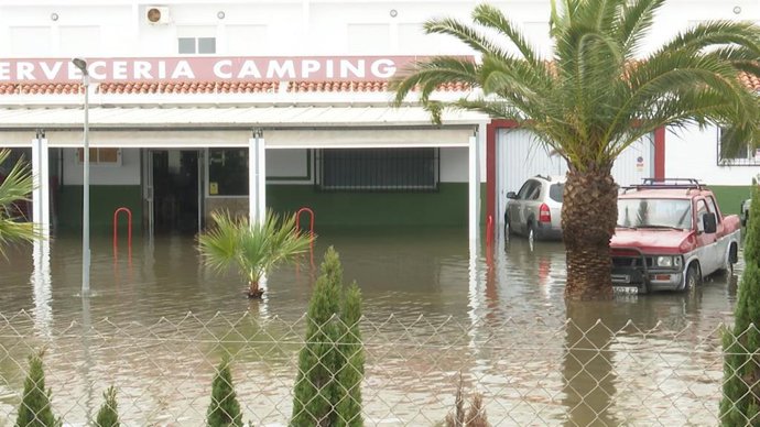 Temporal de lluvias inunda camping Les Palmeres de Sueca