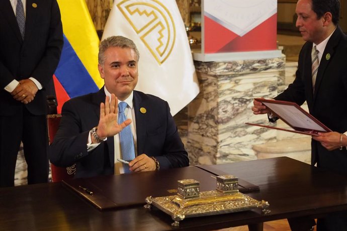 26 May 2019, Peru, Lima: Colombia's President Ivan Duque, signs an agreement during the 19th Andean Presidential Council and commemoration of the 50th anniversary of the Andean Community in Lima. Photo: Carlos Garcia Granthon/ZUMA Wire/dpa