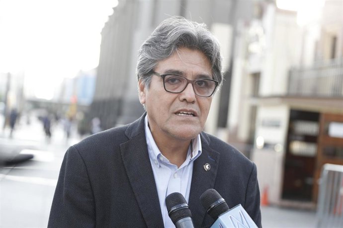 El ministro de Salud de Perú, Abel Salinas.