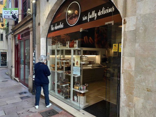 Pequeño comercio en Oviedo.