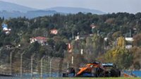 Red Bull lidera un extraño arranque en Turquía y Sainz empieza con problemas