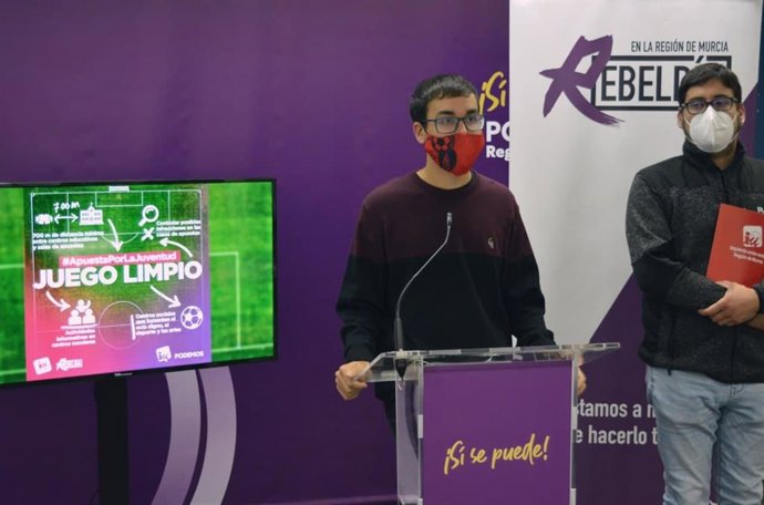 El portavoz de Rebeldía Murcia, Daniel Zaragoza, y el responsable adjunto de organización y finanzas de Izquierda Unida Verdes Región de Murcia, José León