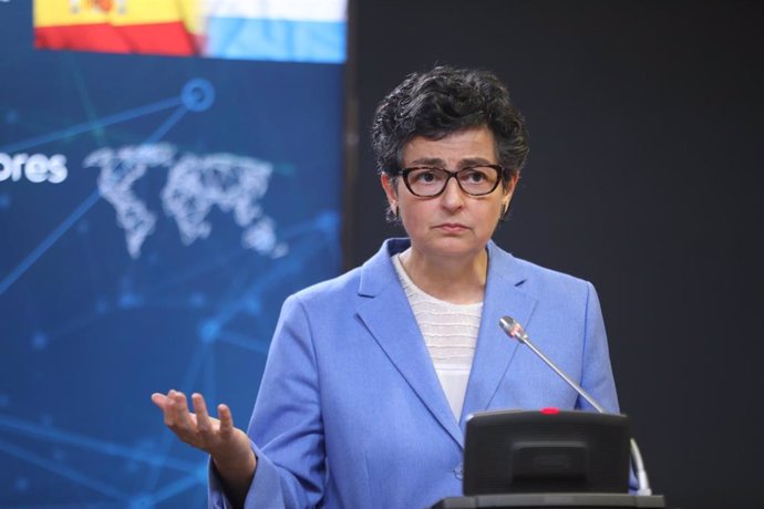 La ministra de Asuntos Exteriores, Unión Europea y Cooperación, Arancha González Laya, ofrece una rueda de prensa tras acoger la visita de su homólogo el ministro de Asuntos Exteriores luxemburgués, Jean Asselborn, en el Palacio de Viana, Madrid (España