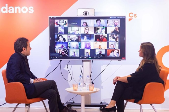 El portavoz de Cs en Asturias, Ignacio Cuesta, y la secretaria de Comunicación de Ciudadanos Asturias, Ana Reguero.