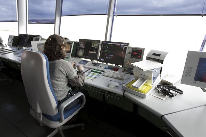 Torre De Control, Controladores Aéreos